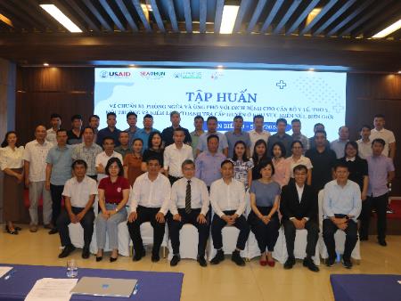 Tập huấn về chuẩn bị, phòng ngừa và ứng phó với dịch bệnh cho cán bộ y tế, thú y, môi trường và kiểm lâm/thanh tra cấp huyện ở khu vực miền núi, biên giới