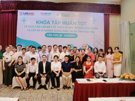 Hình ảnh Khóa tập huấn ToT về truyền thông nguy cơ và gắn kết cộng đồng (RCCE) cho cán bộ y tế, thú y và môi trường cấp huyện và cấp xã về KKS