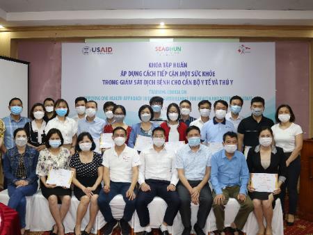 KHÓA TẬP HUẤN ÁP DỤNG CÁCH TIẾP CẬN MỘT SỨC KHỎE TRONG GIÁM SÁT DỊCH BỆNH CHO CÁN BỘ Y TẾ VÀ THÚ Y